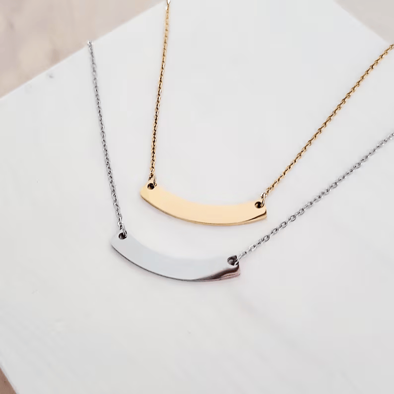 🩷Curved Bar Necklace🩷